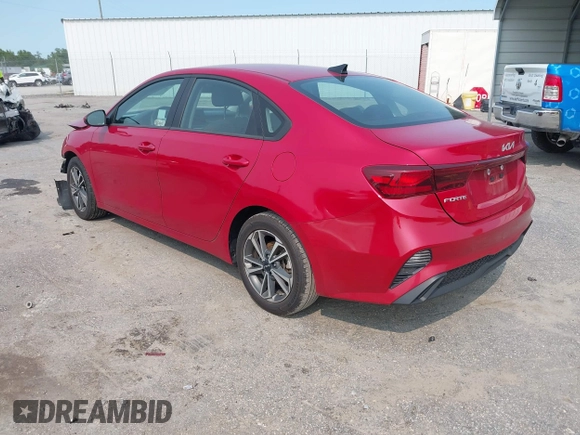 2023 Kia Forte LXS z VIN 3KPF24AD2PE590555, wystawiony jako IAAI lot #42395185 z przebiegiem 57 678 mil mil oraz . Historia ofert i sprzedaży dostępna na DreamBid. Obrazek 3.