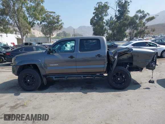 2013 Toyota Tacoma PreRunner z VIN 5TFJX4GN2DX018800, wystawiony jako IAAI lot #42304447 z przebiegiem 188 409 mil mil oraz . Historia ofert i sprzedaży dostępna na DreamBid. Obrazek 14.