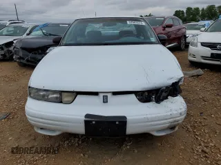 1997 Oldsmobile Cutlass Supreme S z VIN 1G3WH52M2VF322529, wystawiony jako Copart lot #52003574 z przebiegiem 140 292 mil mil oraz Szkody całkowita. Historia ofert i sprzedaży dostępna na DreamBid. Obrazek 5.