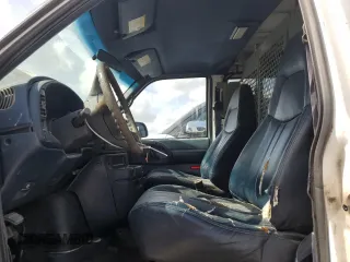 2002 Chevrolet Astro Cargo with VIN 1GCDM19X82B139313, listed as a Copart auction lot 61663064 with 271,586 mi miles and Salvage Title. Bid and sale history available at carsss.com. Image 7.