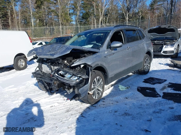 2024 Volkswagen Tiguan S with VIN 3VVFB7AX0RM185378, listed as a IAAI auction lot 41330759 with 2,534 mi miles. Bid and sale history available at carsss.com. Image 18.