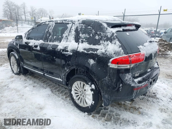 2013 Lincoln MKX z VIN 2LMDJ8JK6DBL21851, wystawiony jako IAAI lot #41537216 z przebiegiem 194 126 mil mil oraz . Historia ofert i sprzedaży dostępna na DreamBid. Obrazek 3.
