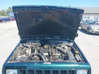 2000 Jeep Cherokee z VIN 1J4FF48S2YL253251, wystawiony jako IAAI lot #42243268 z przebiegiem 154 136 mil mil oraz . Historia ofert i sprzedaży dostępna na DreamBid. Obrazek 10.