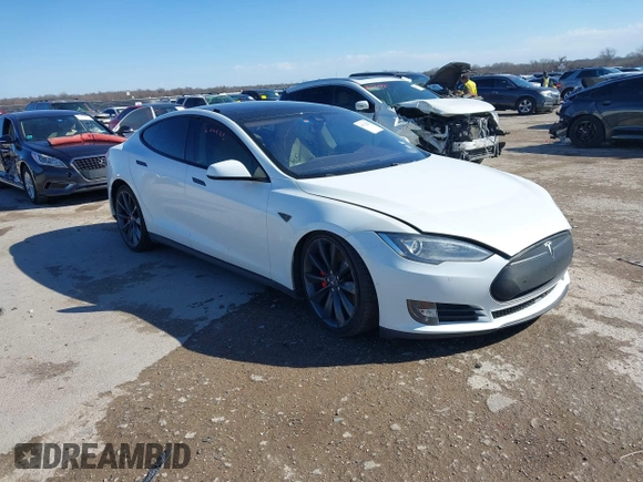 2015 Tesla Model S 85D with VIN 5YJSA1H48FF082038, listed as a IAAI auction lot 41712242 with 58,297 mi miles. Bid and sale history available at carsss.com. Image 1.