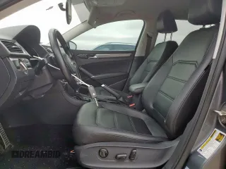 2018 Volkswagen Passat S z VIN 1VWAA7A30JC019776, wystawiony jako Copart lot #55830785 z przebiegiem 75 308 mil mil oraz Szkoda całkowita • Salvage title. Historia ofert i sprzedaży dostępna na DreamBid. Obrazek 7.