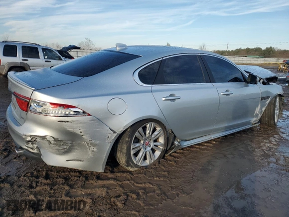 2016 Jaguar XF 35t Premium with VIN SAJBD4BVXGCY14583, listed as a Copart auction lot 41823935 with 74,672 mi miles and Salvage Title. Bid and sale history available at carsss.com. Image 3.