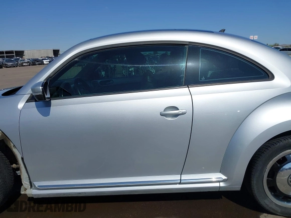 2013 Volkswagen Beetle 2.5L w/Sun/Sound/Nav with VIN 3VWJX7AT5DM606119, listed as a IAAI auction lot 41970253 with 81,004 mi miles and . Bid and sale history available at DreamBid. Image 15.