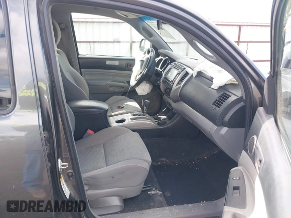2014 Toyota Tacoma with VIN 3TMLU4EN1EM158171, listed as a IAAI auction lot 41980335 with 193,444 mi miles. Bid and sale history available at carsss.com. Image 5.