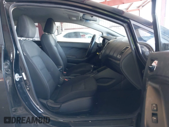 2016 Kia Forte LX with VIN KNAFK4A60G5581458, listed as a IAAI auction lot 42089089 with 118,083 mi miles. Bid and sale history available at carsss.com. Image 5.
