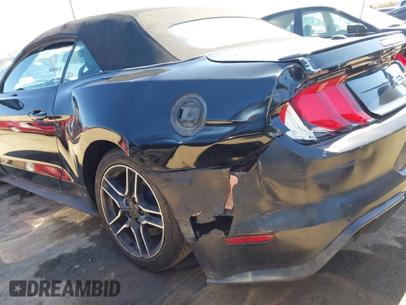 2019 Ford Mustang GT Premium z VIN 1FATP8FF5K5193437, wystawiony jako IAAI lot #42608815 z przebiegiem 67 115 mil mil oraz . Historia ofert i sprzedaży dostępna na DreamBid. Obrazek 18.