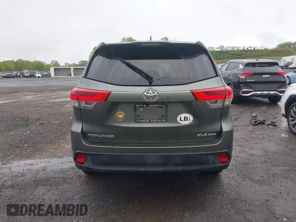 2018 Toyota Highlander SE with VIN 5TDJZRFH1JS867420, listed as a IAAI auction lot 42162279 with 58,504 mi miles and . Bid and sale history available at DreamBid. Image 17.