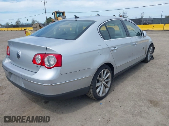 2008 Volkswagen Passat 3.6L V6 z VIN WVWCU73C08P047208, wystawiony jako IAAI lot #42022087 z przebiegiem 241 922 mil mil oraz . Historia ofert i sprzedaży dostępna na DreamBid. Obrazek 4.