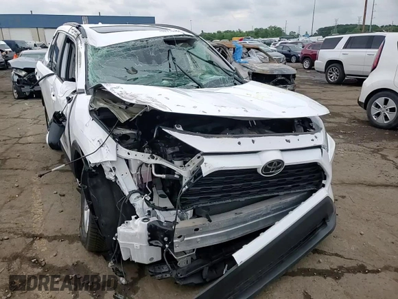2020 Toyota RAV4 XLE with VIN 2T3P1RFV1LC135007, listed as a Copart auction lot 62710795 with 38,969 mi miles and Non repairable. Bid and sale history available at DreamBid. Image 13.