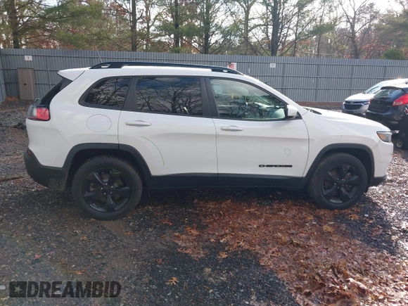 2019 Jeep Cherokee Latitude Plus with VIN 1C4PJMLB4KD321809, listed as a IAAI auction lot 40982234 with 132,496 mi miles. Bid and sale history available at carsss.com. Image 13.