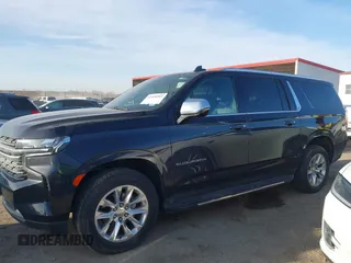 2023 Chevrolet Suburban Premier z VIN 1GNSKFKD0PR135739, wystawiony jako IAAI lot #41808983 z przebiegiem 64 683 mil mil oraz . Historia ofert i sprzedaży dostępna na DreamBid. Obrazek 14.