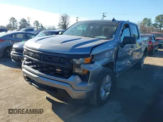 2024 Chevrolet Silverado 1500 Custom z VIN 1GCPDBEK2RZ148510, wystawiony jako IAAI lot #41636015 z przebiegiem 51 798 mil mil oraz . Historia ofert i sprzedaży dostępna na DreamBid. Obrazek 2.