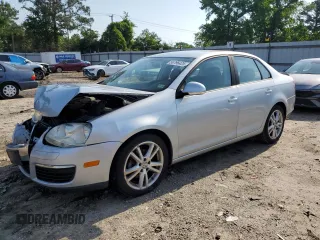 2008 Volkswagen Jetta S with VIN 3VWJM71K38M198662, listed as a Copart auction lot 56796425 with 131,951 mi miles and Clean title. Bid and sale history available at DreamBid. Image 1.