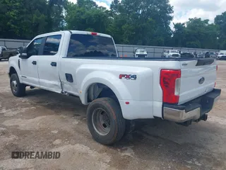 2017 Ford F-350 Lariat z VIN 1FT8W3DT7HEF47398, wystawiony jako IAAI lot #42211536 z przebiegiem 170 129 mil mil oraz . Historia ofert i sprzedaży dostępna na DreamBid. Obrazek 3.