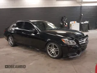 2016 Mercedes-Benz E 350 Luxury z VIN WDDHF8JB7GB301885, wystawiony jako IAAI lot #42242543 z przebiegiem 77 204 mil mil oraz . Historia ofert i sprzedaży dostępna na DreamBid. Obrazek 1.