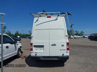 2021 Nissan NV Cargo SV z VIN 1N6BF0LY2MN803410, wystawiony jako IAAI lot #42083652 z przebiegiem 49 841 mil mil oraz . Historia ofert i sprzedaży dostępna na DreamBid. Obrazek 15.