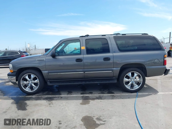 2002 Chevrolet Suburban LT with VIN 3GNEC16T52G208952, listed as a IAAI auction lot 41857120 with 1 mi miles. Bid and sale history available at carsss.com. Image 13.