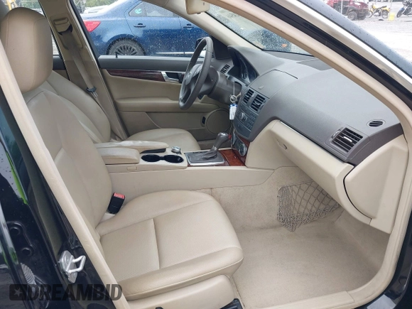 2011 Mercedes-Benz C 300 Sport с VIN WDDGF5EB7BR170896, выставлен на аукционе IAAI как лот 42624546 с пробегом 97 649 миль миль и . История ставок и продаж доступна на DreamBid. Изображение 5.
