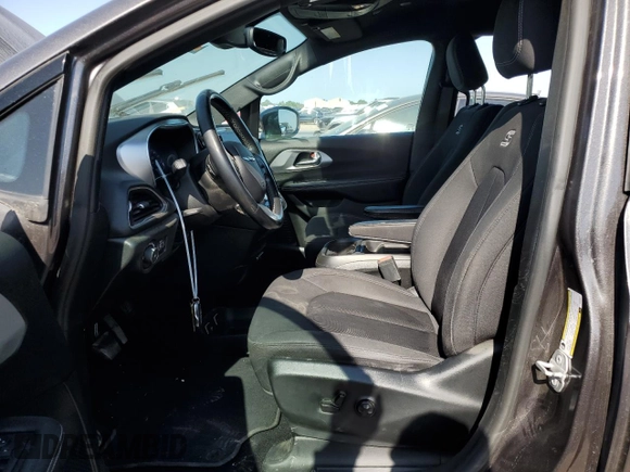 2019 Chrysler Pacifica Touring Plus z VIN 2C4RC1FG3KR569071, wystawiony jako Copart lot #52317555 z przebiegiem 114 414 mil mil oraz Szkoda całkowita • Salvage title. Historia ofert i sprzedaży dostępna na DreamBid. Obrazek 7.