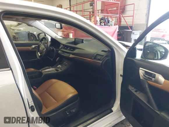 2014 Lexus CT 200h Hybrid with VIN JTHKD5BH4E2201634, listed as a IAAI auction lot 41068948 with 132,125 mi miles. Bid and sale history available at carsss.com. Image 5.