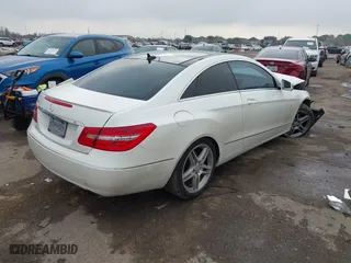 2011 Mercedes-Benz E-Class E 350 with VIN WDDKJ5GB5BF105732, listed as a IAAI auction lot 41465488 with 169,086 mi miles. Bid and sale history available at carsss.com. Image 4.