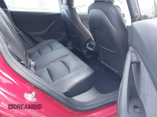 2022 Tesla Model 3 z VIN 5YJ3E1EA2NF133745, wystawiony jako IAAI lot #41625050 z przebiegiem 9 438 mil mil oraz . Historia ofert i sprzedaży dostępna na DreamBid. Obrazek 8.