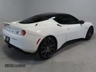 2014 Lotus Evora 2+2 z VIN SCCLMDTU5EHA10041, wystawiony jako Copart lot #50226365 z przebiegiem 26 179 mil mil oraz Szkody całkowita. Historia ofert i sprzedaży dostępna na DreamBid. Obrazek 3.