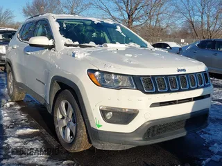 2021 Jeep Compass Altitude with VIN 3C4NJCBB4MT592370, listed as a IAAI auction lot 41263943 with 61,612 mi miles. Bid and sale history available at carsss.com. Image 1.