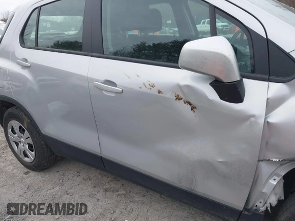 2015 Chevrolet Trax LS with VIN KL7CJKSB4FB129440, listed as a IAAI auction lot 41734339 with 37,772 mi miles. Bid and sale history available at carsss.com. Image 17.