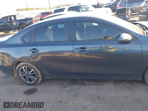 2023 Kia Forte LXS z VIN 3KPF24AD8PE654341, wystawiony jako IAAI lot #41261511 z przebiegiem 20 312 mil mil oraz . Historia ofert i sprzedaży dostępna na DreamBid. Obrazek 13.