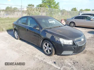 2014 Chevrolet Cruze 1LT z VIN 1G1PC5SB1E7429270, wystawiony jako IAAI lot #41790520 z przebiegiem 69 394 mil mil oraz . Historia ofert i sprzedaży dostępna na DreamBid. Obrazek 1.