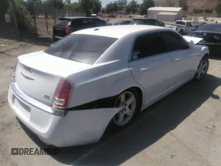 2014 Chrysler 300 z VIN 2C3CCAAG6EH223088, wystawiony jako IAAI lot #31400468 z przebiegiem 137 747 mil mil oraz . Historia ofert i sprzedaży dostępna na DreamBid. Obrazek 4.