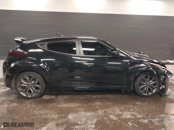 2015 Hyundai Veloster RE:FLEX with VIN KMHTC6AD2FU223615, listed as a IAAI auction lot 41388773 with 111,381 mi miles. Bid and sale history available at carsss.com. Image 13.