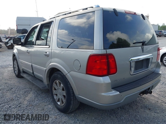 2004 Lincoln Navigator Luxury with VIN 5LMFU27R54LJ42646, listed as a IAAI auction lot 42088960 with 193,746 mi miles. Bid and sale history available at carsss.com. Image 3.