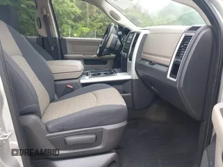 2010 Dodge 2500 SLT z VIN 3D7UT2CL9AG130789, wystawiony jako IAAI lot #42358839 z przebiegiem 128 802 mil mil oraz . Historia ofert i sprzedaży dostępna na DreamBid. Obrazek 5.
