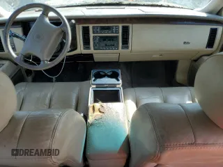 1995 Cadillac Fleetwood z VIN 1G6DW52P3SR704864, wystawiony jako Copart lot #46631025 z przebiegiem Nie podano mil oraz Tytuł czysty. Historia ofert i sprzedaży dostępna na DreamBid. Obrazek 8.