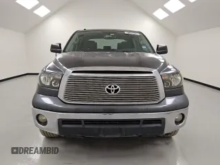 2011 Toyota Tundra z VIN 5TFEY5F10BX115722, wystawiony jako Copart lot #47325435 z przebiegiem 231 924 mil mil oraz Czysty tytuł • Clean title. Historia ofert i sprzedaży dostępna na DreamBid. Obrazek 5.