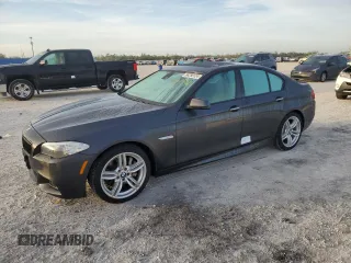 2012 BMW 5 Series 550i xDrive z VIN WBAFU9C58CC787239, wystawiony jako Copart lot #84258124 z przebiegiem 96 224 mil mil oraz Szkoda całkowita • Salvage title. Historia ofert i sprzedaży dostępna na DreamBid. Obrazek 1.
