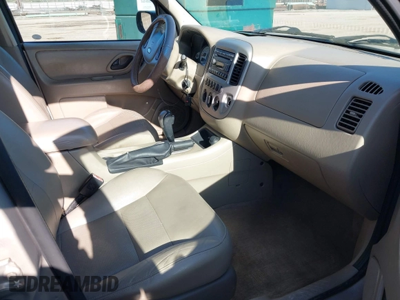 2007 Ford Escape Limited with VIN 1FMYU94197KA10762, listed as a IAAI auction lot 41971250 with 157,413 mi miles. Bid and sale history available at carsss.com. Image 5.