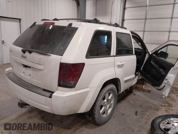 2010 Jeep Grand Cherokee Laredo with VIN 1J4PR4GK7AC126059, listed as a IAAI auction lot 41599058 with 154,192 mi miles. Bid and sale history available at carsss.com. Image 4.