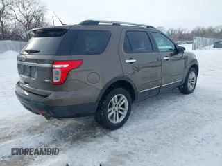 2015 Ford Explorer XLT with VIN 1FM5K8D81FGA95629, listed as a IAAI auction lot 41550100 with 138,968 mi miles. Bid and sale history available at carsss.com. Image 4.