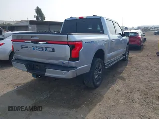 2022 Ford F-150 Lightning Pro z VIN 1FTVW1EL0NWG16234, wystawiony jako IAAI lot #41220079 z przebiegiem 40 541 mil mil oraz . Historia ofert i sprzedaży dostępna na DreamBid. Obrazek 4.