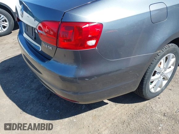 2011 Volkswagen Jetta SE with VIN 3VWBZ7AJ1BM027204, listed as a IAAI auction lot 41816349 with 152,028 mi miles and . Bid and sale history available at DreamBid. Image 6.