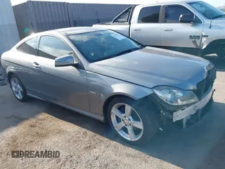 2012 Mercedes-Benz C 250 z VIN WDDGJ4HB1CF798671, wystawiony jako IAAI lot #42161187 z przebiegiem 163 766 mil mil oraz . Historia ofert i sprzedaży dostępna na DreamBid. Obrazek 1.