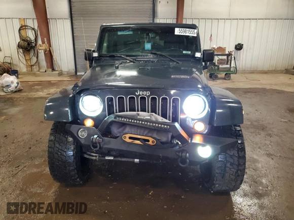 2017 Jeep Wrangler Unlimited Sahara z VIN 1C4BJWEG9HL698729, wystawiony jako Copart lot #55981555 z przebiegiem 117 556 mil mil oraz Czysty tytuł • Clean title. Historia ofert i sprzedaży dostępna na DreamBid. Obrazek 5.