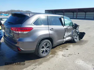 2019 Toyota Highlander Hybrid LE z VIN 5TDBGRFH3KS076303, wystawiony jako IAAI lot #41770576 z przebiegiem 15 591 mil mil oraz . Historia ofert i sprzedaży dostępna na DreamBid. Obrazek 4.